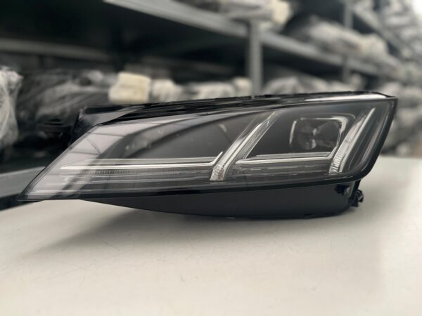 Reflektor AUDI TT GEN 8S